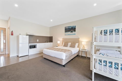 High Country Holiday Park - Rent Accommodation 5