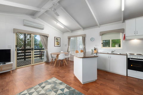 High Country Holiday Park - Rent Accommodation 13