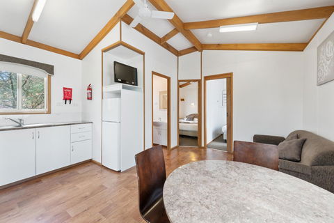High Country Holiday Park - Rent Accommodation 23