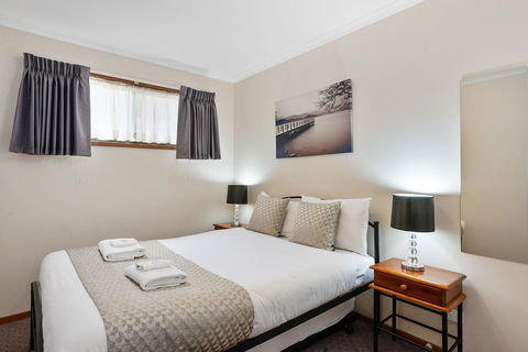 High Country Holiday Park - Rent Accommodation 11
