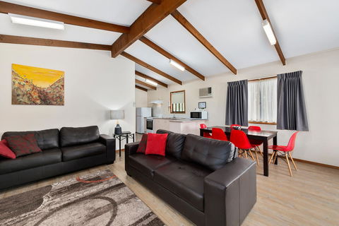 High Country Holiday Park - Rent Accommodation 8