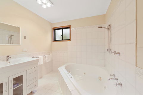 High Country Holiday Park - Rent Accommodation 12