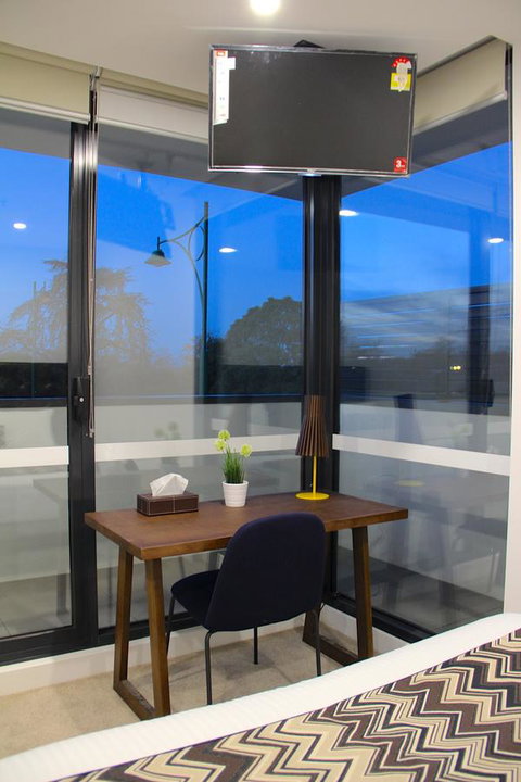 Whitehorse Apartments Hotel - Rent Accommodation 17