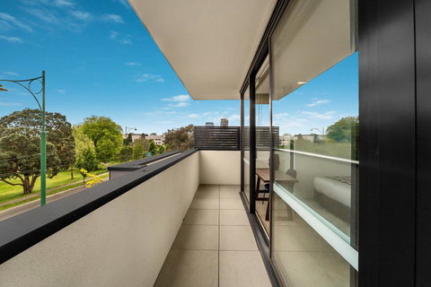 Whitehorse Apartments Hotel - Rent Accommodation 40