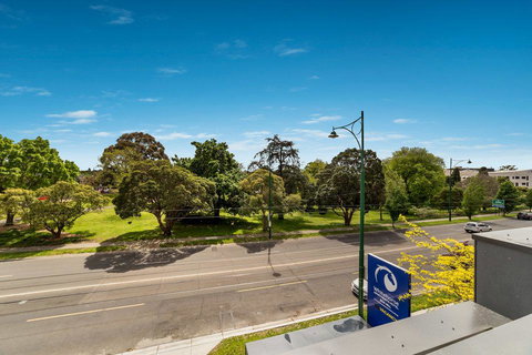 Whitehorse Apartments Hotel - Rent Accommodation 37