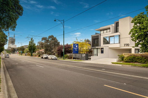 Whitehorse Apartments Hotel - Rent Accommodation 35