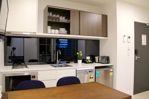 Whitehorse Apartments Hotel - Rent Accommodation 16