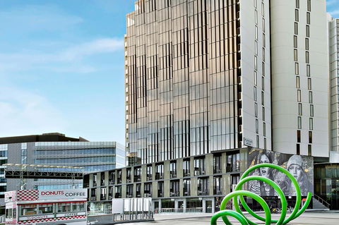 Peppers Docklands - Rent Accommodation 1