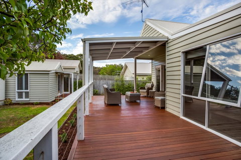 Cute Cottage On Cain - Beach At End Of Street - Rent Accommodation 8