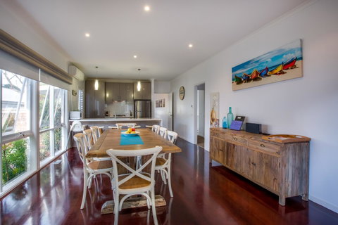 Cute Cottage On Cain - Beach At End Of Street - Rent Accommodation 3