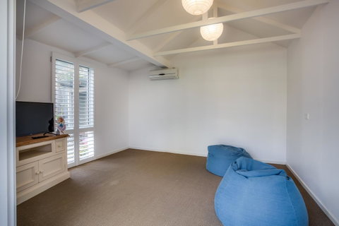 Cute Cottage On Cain - Beach At End Of Street - Rent Accommodation 15