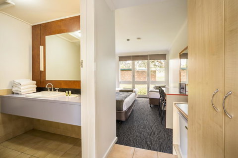 Burvale Hotel - Rent Accommodation 8