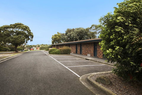 Burvale Hotel - Rent Accommodation 28