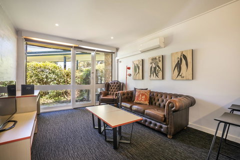 Burvale Hotel - Rent Accommodation 33