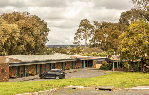 Burvale Hotel - Rent Accommodation 10