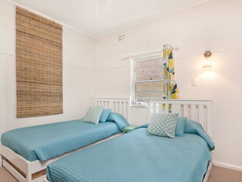 The Blue House - Flat Walk To River And Beach - Rent Accommodation 2