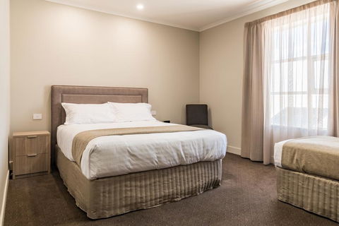 The Lighthouse Hotel - Rent Accommodation 0