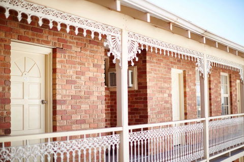 The Rose Hotel & Motel - Rent Accommodation 0