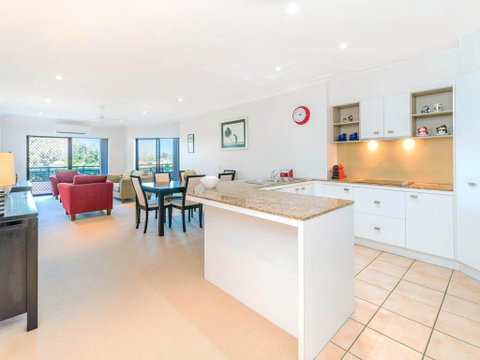 The Sands Unit 28 - Straight Across The Road From The Beach - Rent Accommodation 2
