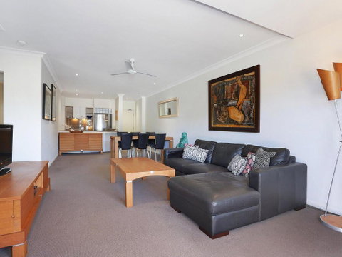 The Sands Unit 3 At 20 Pacific Parade Yamba Ocean View - Rent Accommodation 3