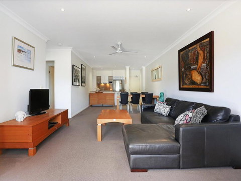The Sands Unit 3 At 20 Pacific Parade Yamba Ocean View - Rent Accommodation 2