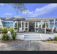Toot Toot  50s Classic Beach House with Bungalow - Rent Accommodation