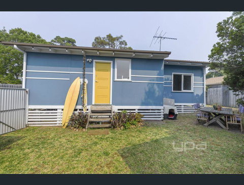 Toot Toot ! 50s Classic Beach House With Bungalow - Rent Accommodation 3