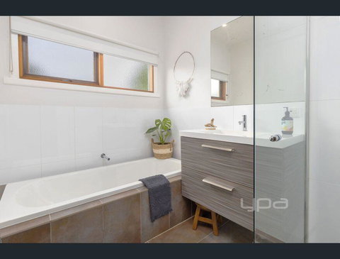 Toot Toot ! 50s Classic Beach House With Bungalow - Rent Accommodation 1