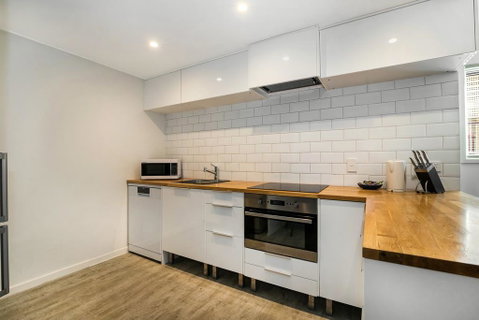 Tropical Townhouse With Two Courtyards And Pool - Rent Accommodation 3