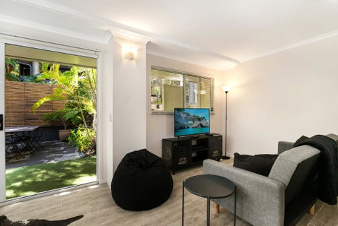 Tropical Townhouse With Two Courtyards And Pool - Rent Accommodation 0