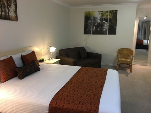 Tuckerbox Motor Inn - Rent Accommodation 0