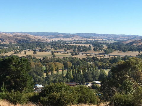 Tuckerbox Motor Inn - Rent Accommodation 3