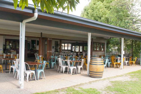 Ulmarra Hotel - Rent Accommodation 3