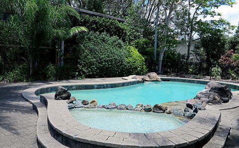 Villa Noosa Hotel - Rent Accommodation 2