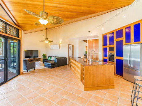 Vista Del Mare - 81 Witonga Drive Yamba Family Home On Water. - Rent Accommodation 3