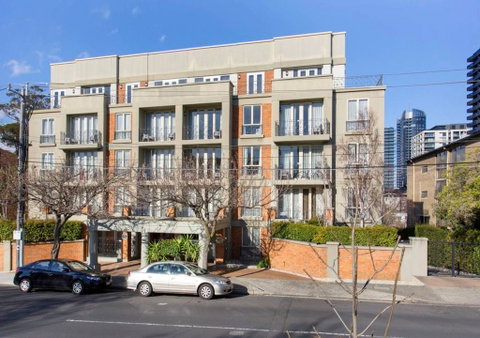 Walk To The MCG, The Tan, Botanic Gardens & Train - Rent Accommodation 0