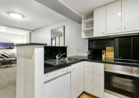 Walk To The MCG, The Tan, Botanic Gardens & Train - Rent Accommodation 1