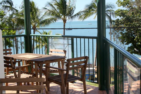 Magnetic Sunsets Resort - Rent Accommodation 3