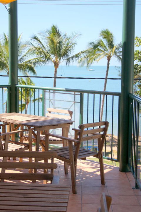 Magnetic Sunsets Resort - Rent Accommodation 1