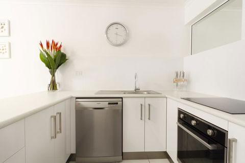 The White House Port Douglas - Rent Accommodation 10