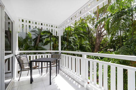 The White House Port Douglas - Rent Accommodation 25