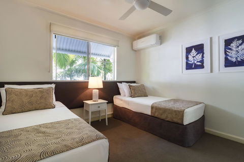 The White House Port Douglas - Rent Accommodation 37
