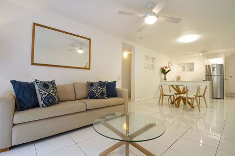The White House Port Douglas - Rent Accommodation 2