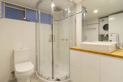 The White House Port Douglas - Rent Accommodation 4