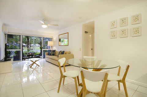 The White House Port Douglas - Rent Accommodation 14