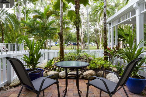 The White House Port Douglas - Rent Accommodation 9