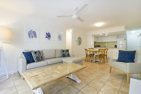 The White House Port Douglas - Rent Accommodation 28