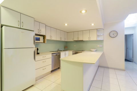 The White House Port Douglas - Rent Accommodation 22