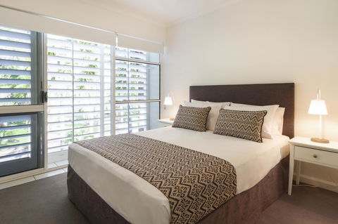 The White House Port Douglas - Rent Accommodation 6