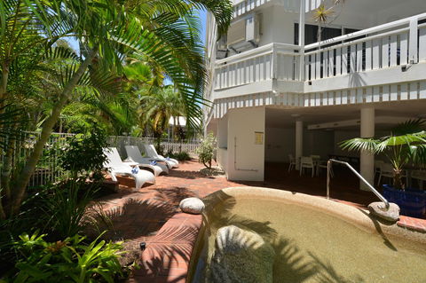 The White House Port Douglas - Rent Accommodation 19
